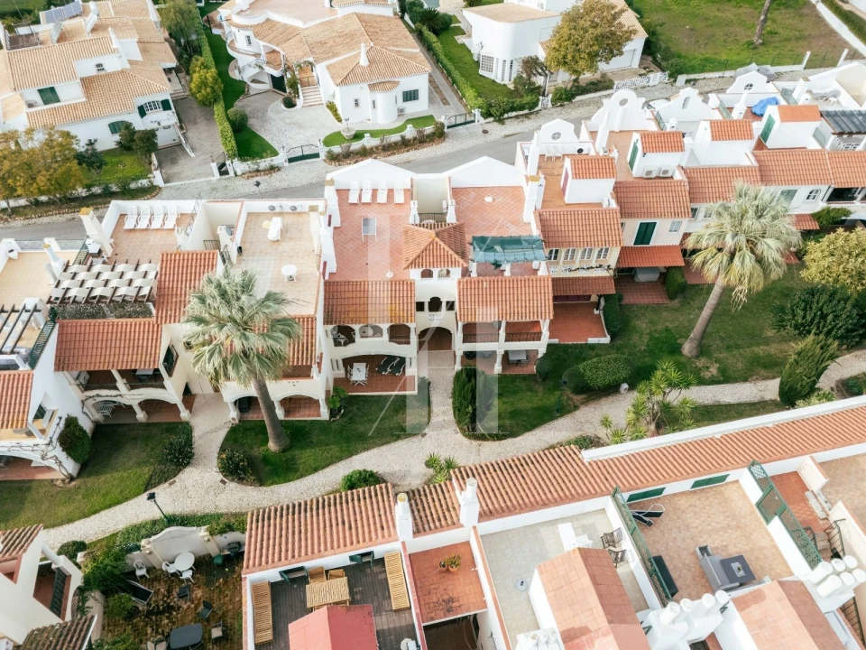 Apartamento T2 para Arrendamento férias em Quarteira Foto 16