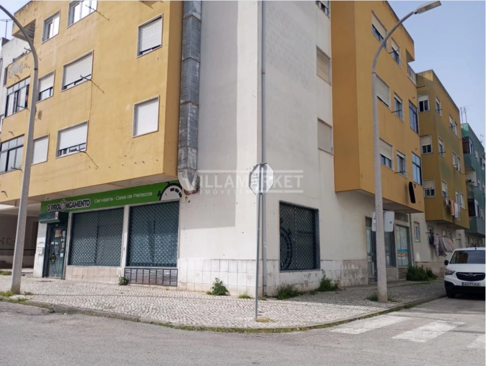 Negócio para Venda em Baixa da Banheira e Vale da Amoreira Foto 1