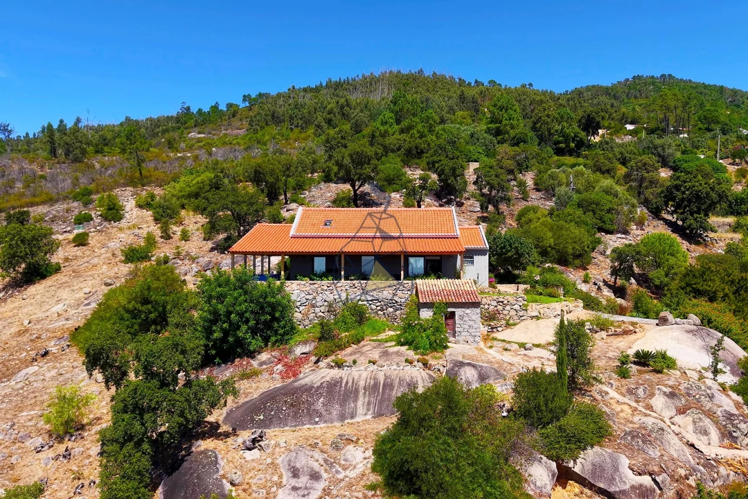 Quinta T3 para Venda em Monchique Foto 1