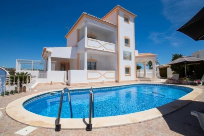 Moradia T4 para Venda em Albufeira e Olhos de Água