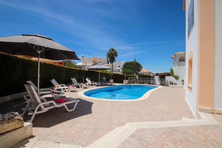 Moradia T4 para Venda em Albufeira e Olhos de Água Foto 2