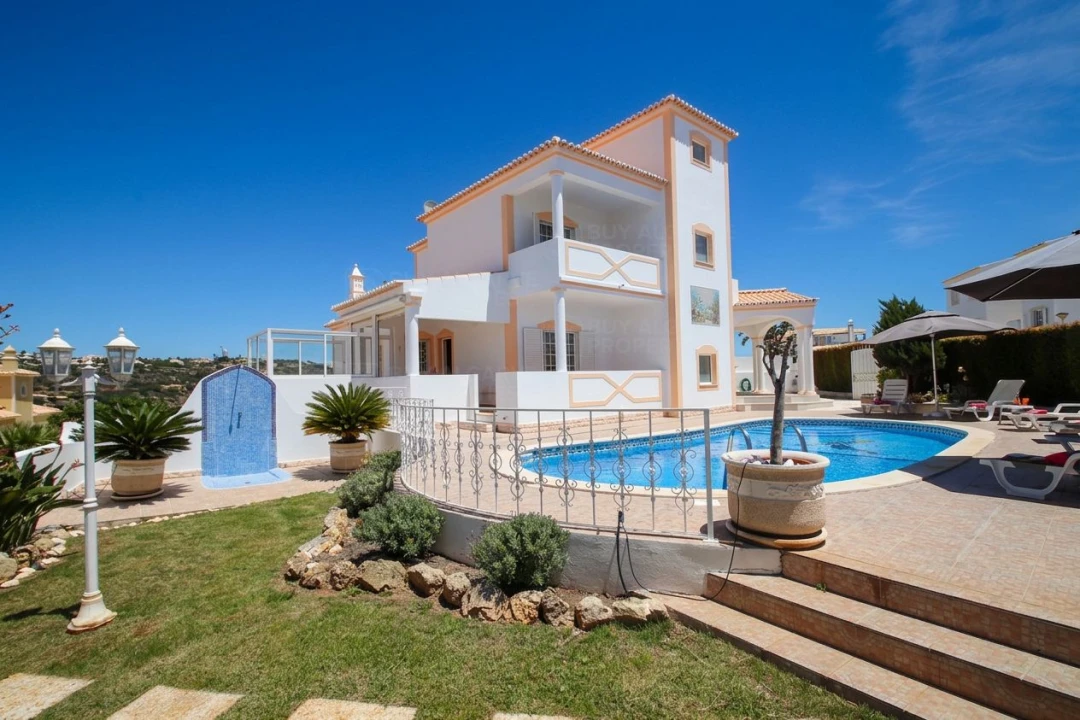 Moradia T4 para Venda em Albufeira e Olhos de Água Foto 1