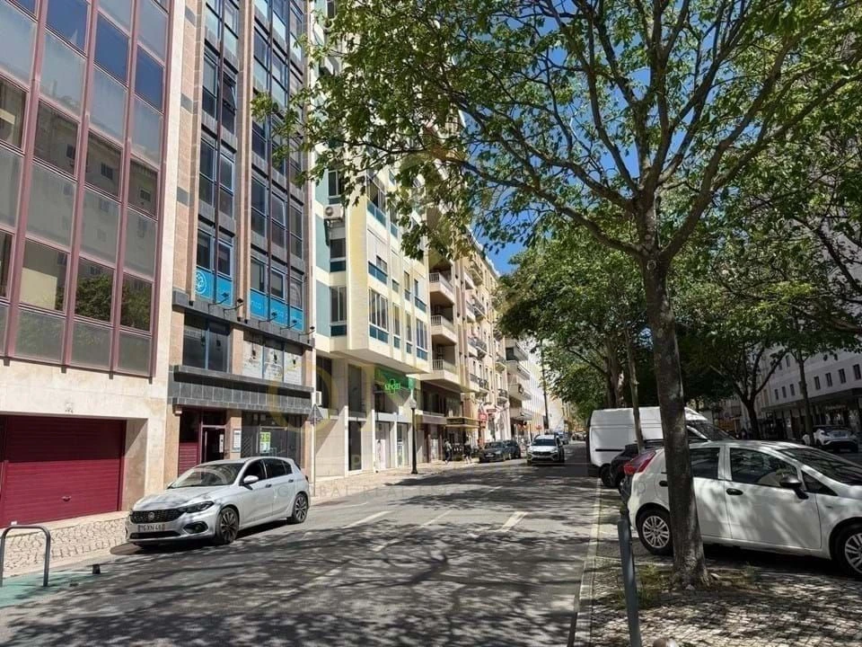 Negócio para Arrendamento em Avenidas Novas Foto 2