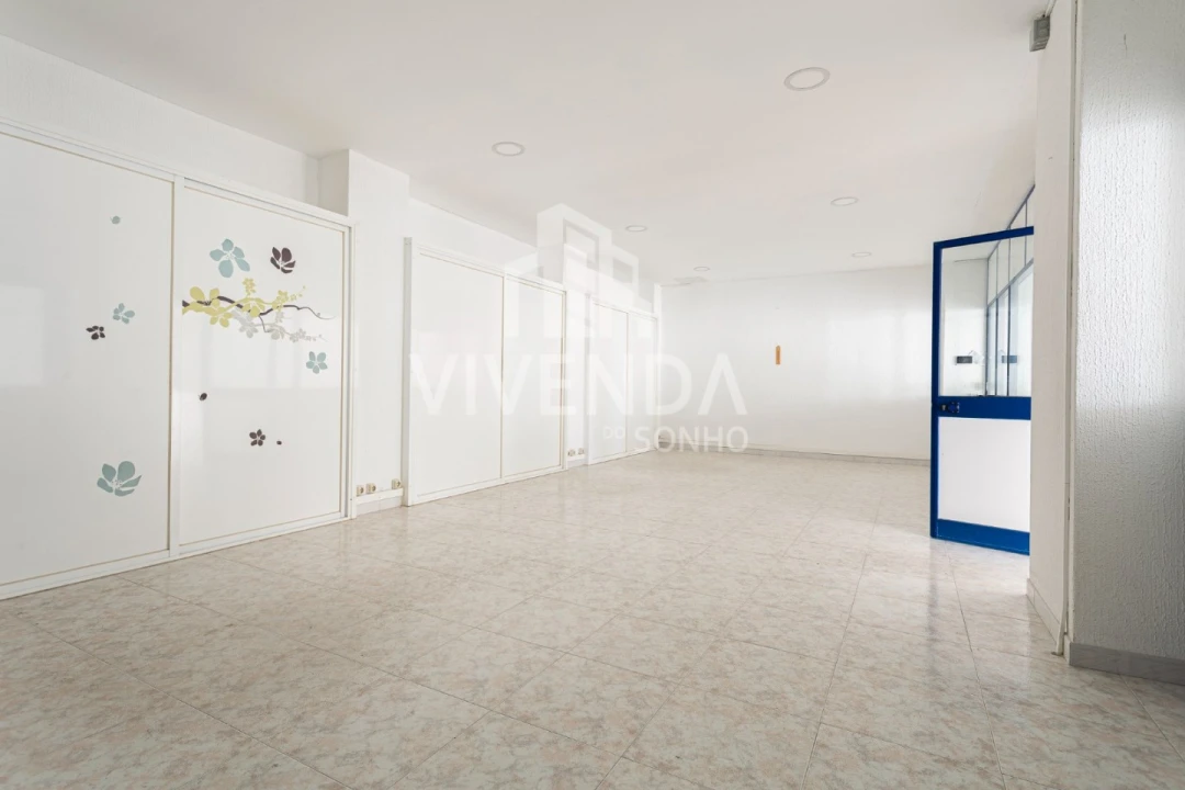 Armazém para Venda em Amora Foto 4