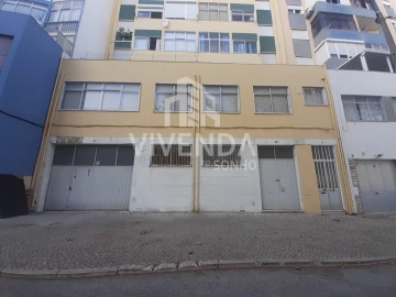 Armazém para Venda em Amora