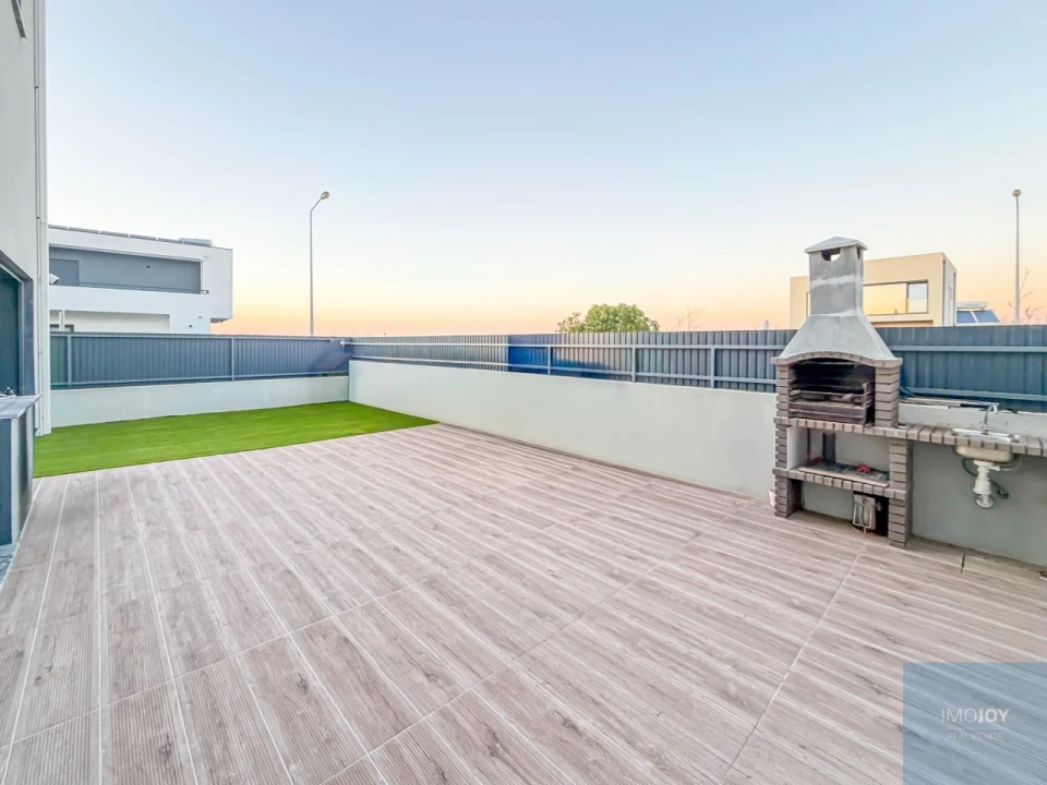 Moradia T4 para Venda em São Domingos de Rana Foto 4