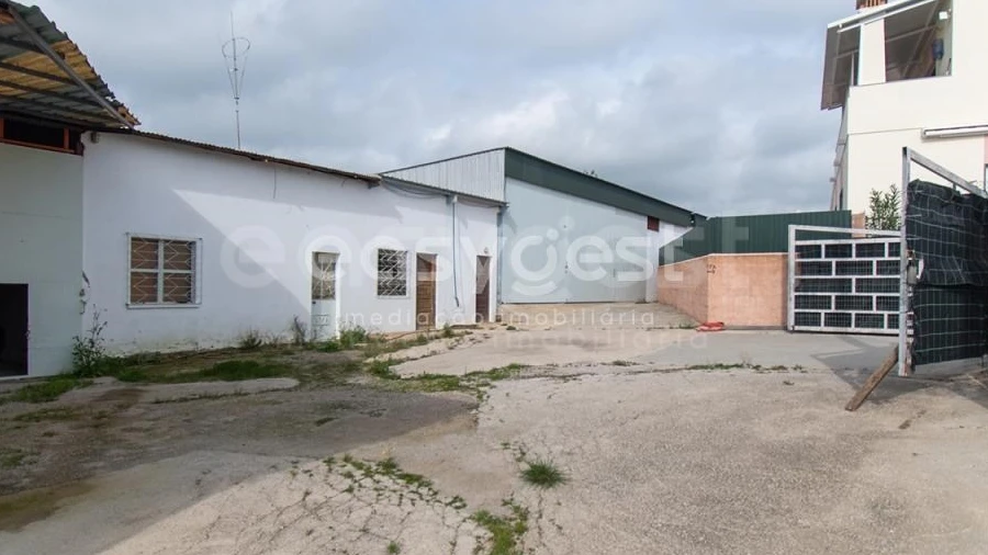 Armazém para Venda em Luz de Tavira e Santo Estêvão