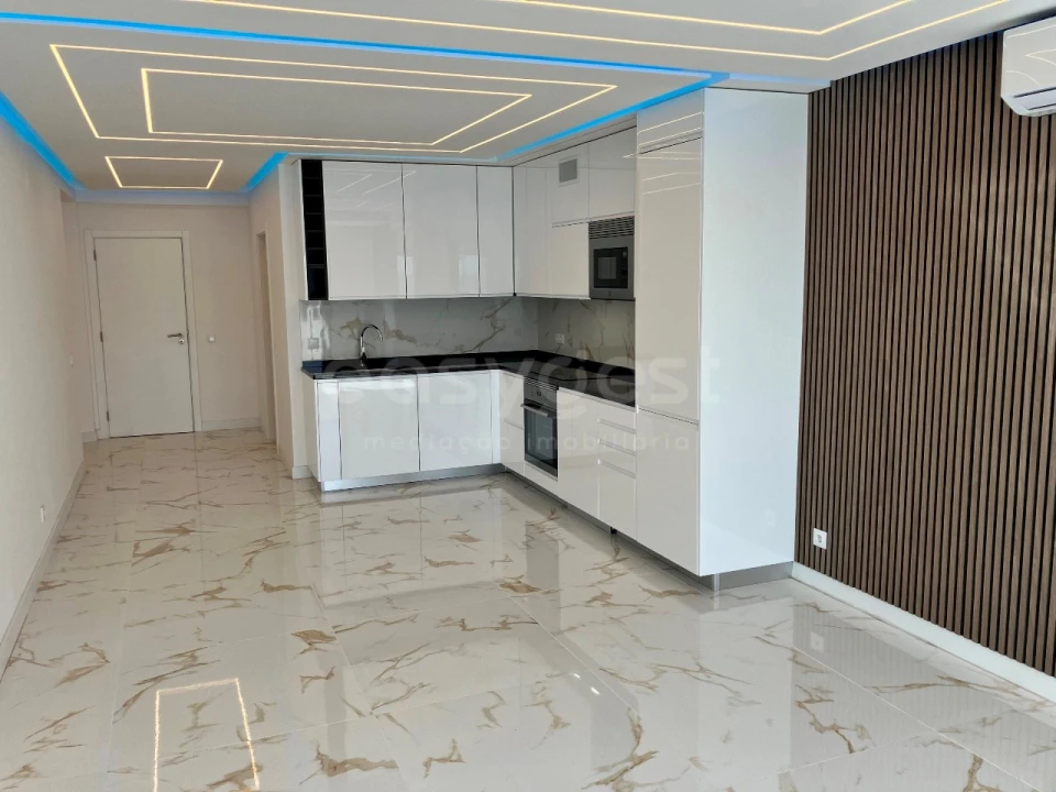 Apartamento T2 para Venda em Quarteira Foto 3