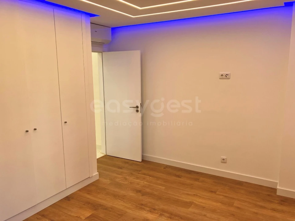 Apartamento T2 para Venda em Quarteira Foto 23