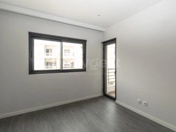 Apartamento T3 para Venda em Quelfes