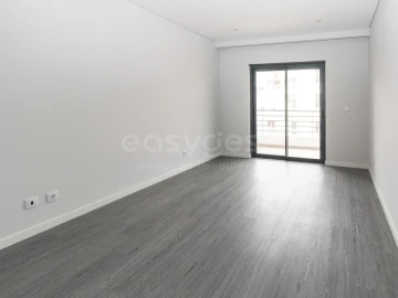 Apartamento T3 para Venda em Quelfes