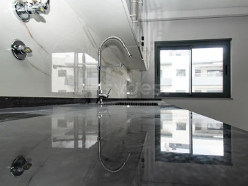 Apartamento T3 para Venda em Quelfes