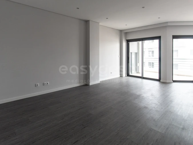 Apartamento T3 para Venda em Quelfes Foto 11