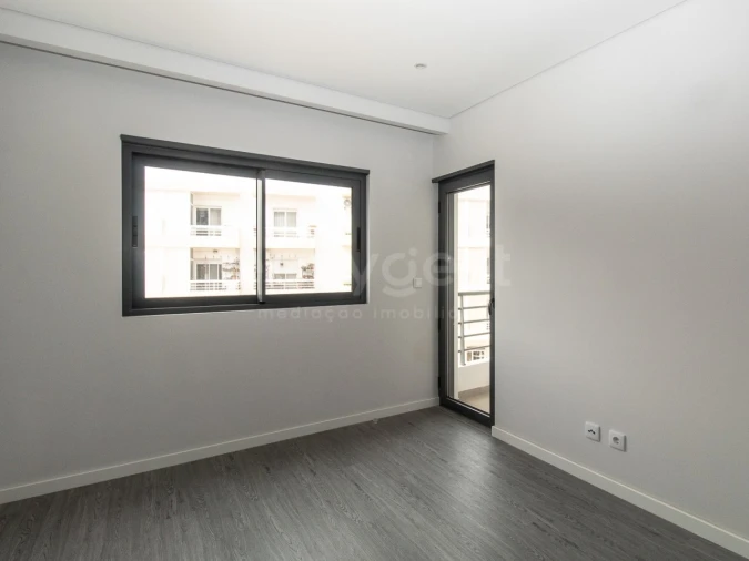Apartamento T3 para Venda em Quelfes Foto 20
