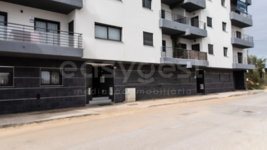 Apartamento T3 para Venda em Quelfes