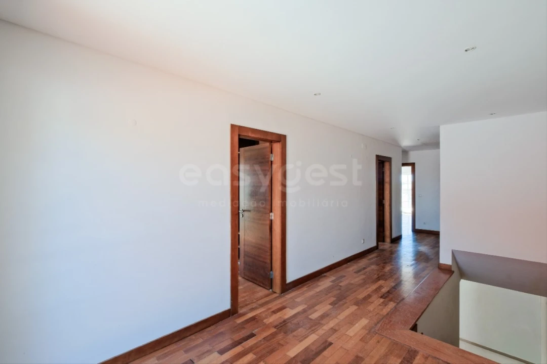 Moradia T4 para Venda em Alcabideche Foto 31