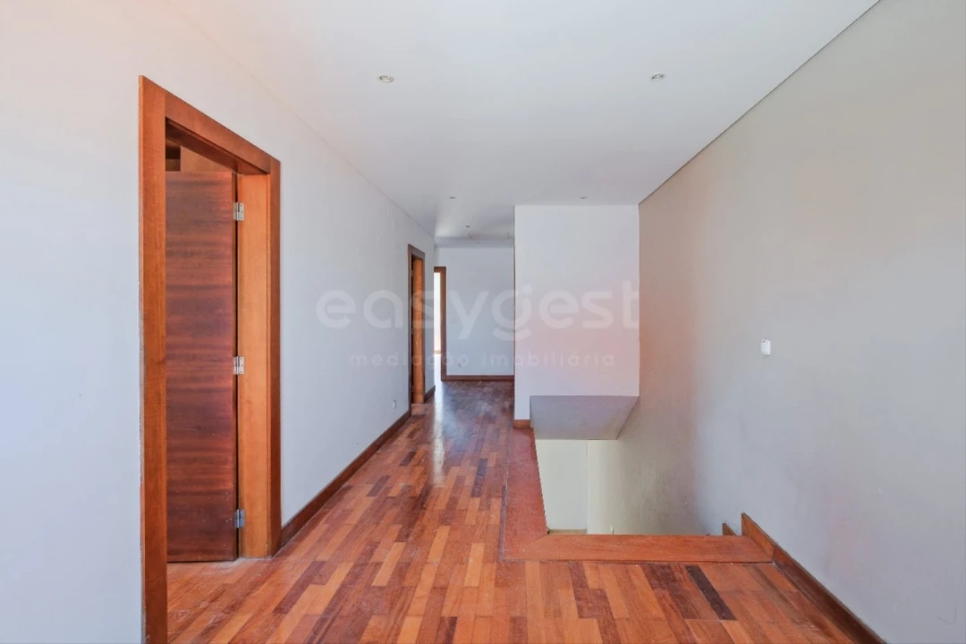 Moradia T4 para Venda em Alcabideche Foto 35