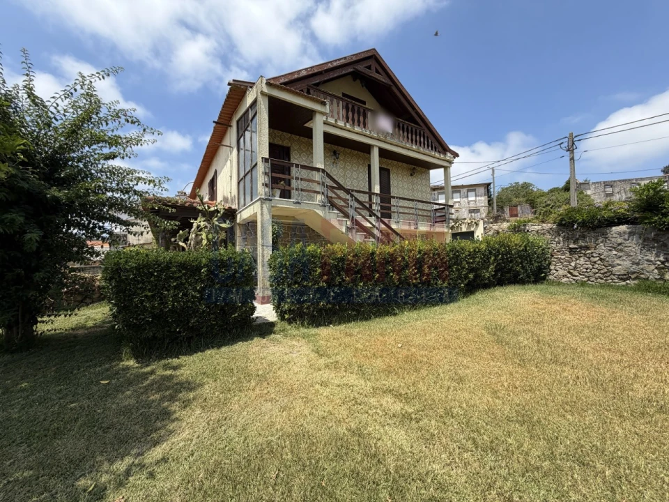Moradia T7 para Venda em Rio Mau e Arcos Foto 35