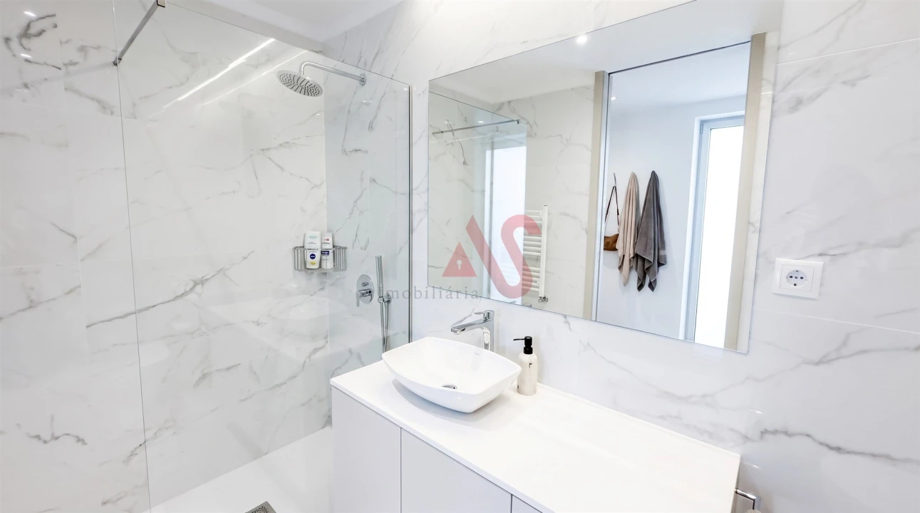 Apartamento T2 para Venda em Espinho Foto 9
