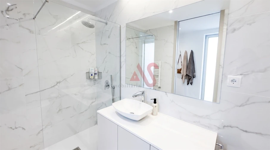 Apartamento T2 para Venda em Espinho Foto 9