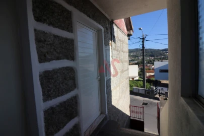 Moradia T2 para Arrendamento em Tagilde e Vizela (São Paio)