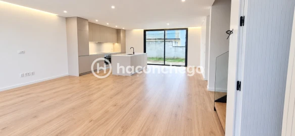 Moradia T3 para Venda em Arcozelo