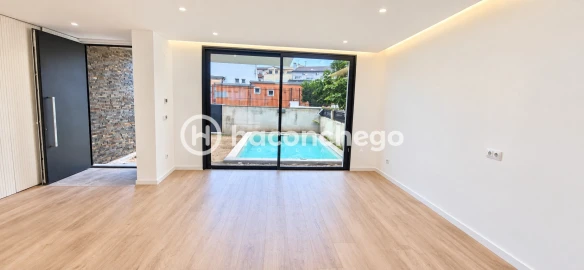 Moradia T3 para Venda em Arcozelo