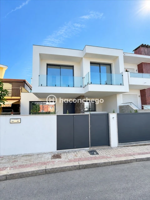 Moradia T3 para Venda em Arcozelo