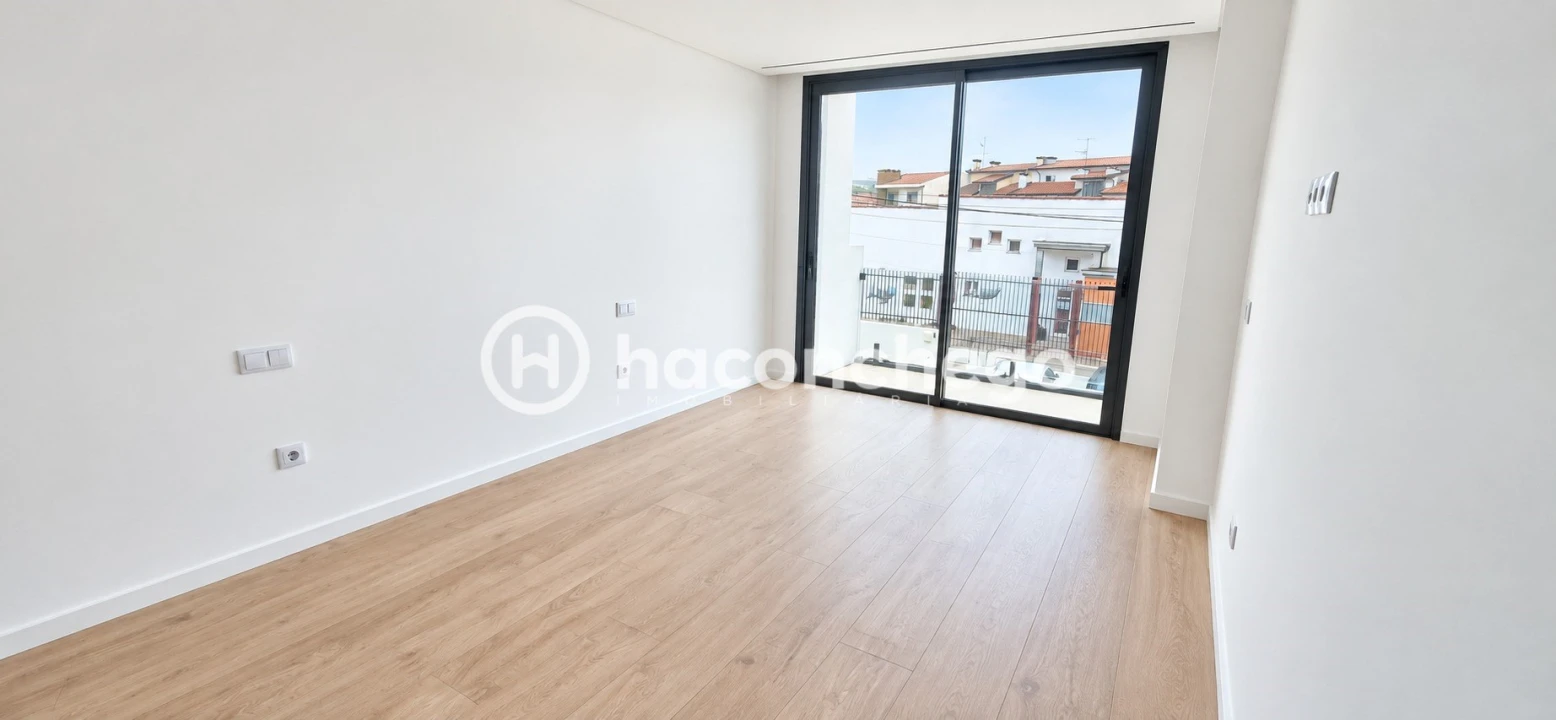 Moradia T3 para Venda em Arcozelo Foto 38