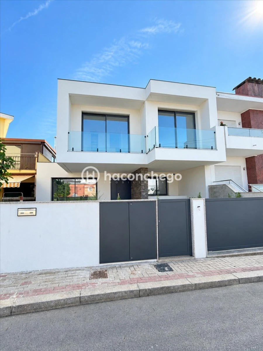 Moradia T3 para Venda em Arcozelo Foto 4