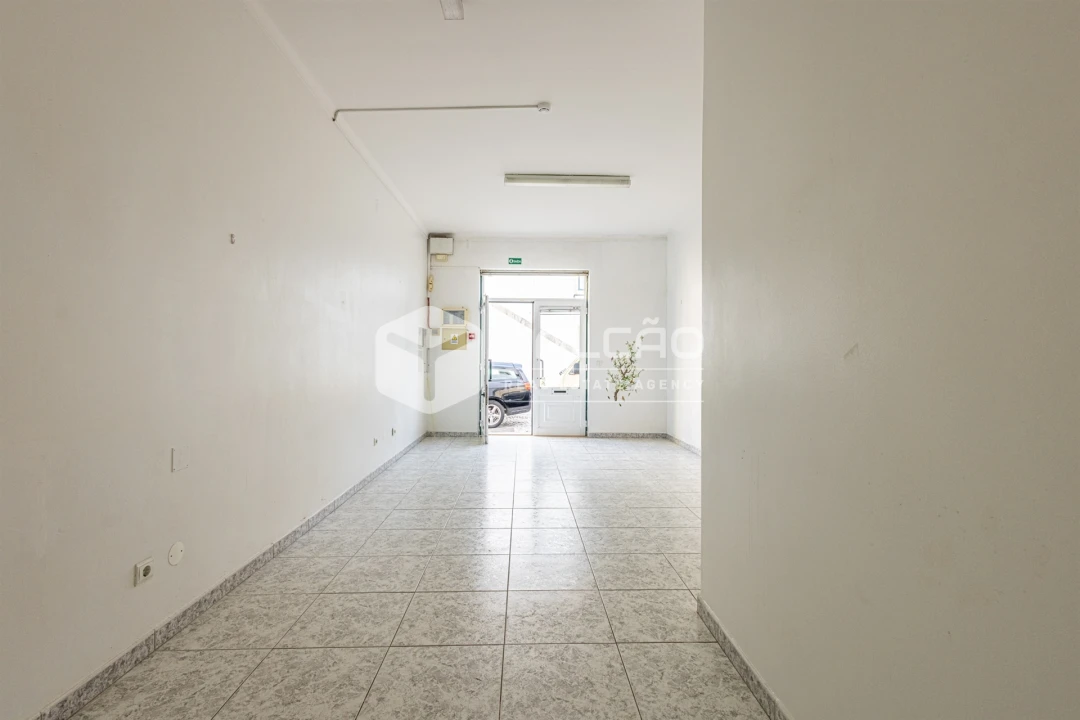 Loja para Arrendamento em Marvila, Ribeira Santarém, São Salvador, São Nicolau Foto 11