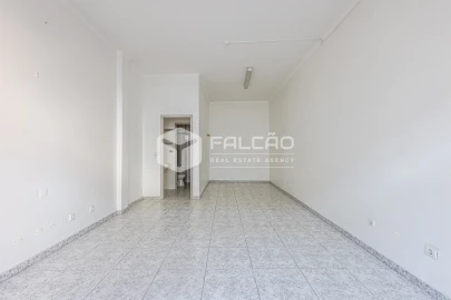 Loja para Arrendamento em Marvila, Ribeira Santarém, São Salvador, São Nicolau