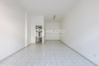Loja para Arrendamento em Marvila, Ribeira Santarém, São Salvador, São Nicolau