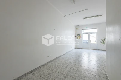 Loja para Arrendamento em Marvila, Ribeira Santarém, São Salvador, São Nicolau