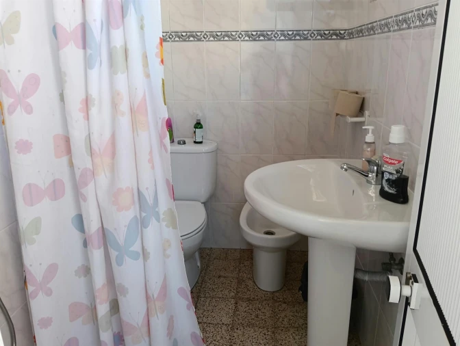 Quarto para Arrendamento em Sé Nova, Santa Cruz, Almedina e São Bartolomeu Foto 4
