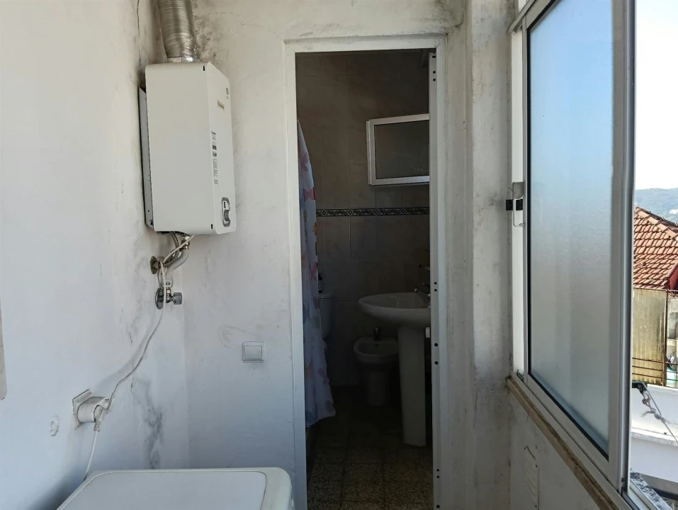 Quarto para Arrendamento em Sé Nova, Santa Cruz, Almedina e São Bartolomeu Foto 5