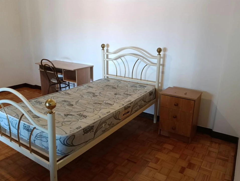 Quarto para Arrendamento em Sé Nova, Santa Cruz, Almedina e São Bartolomeu Foto 2