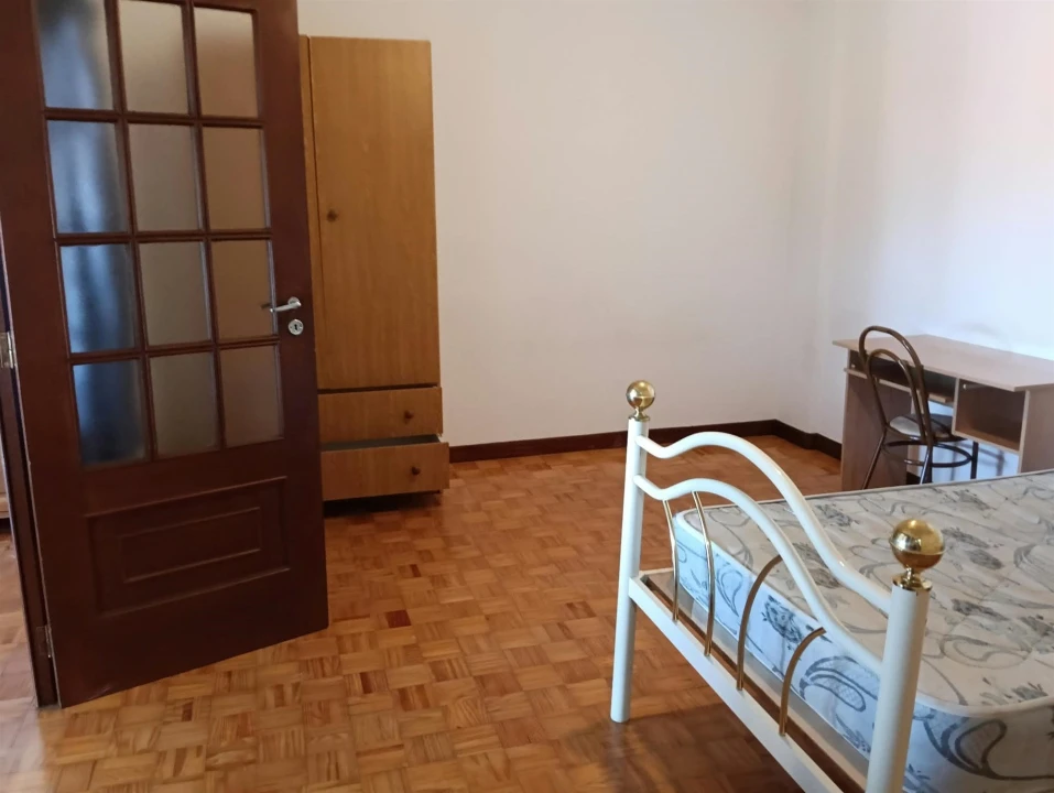 Quarto para Arrendamento em Sé Nova, Santa Cruz, Almedina e São Bartolomeu Foto 3