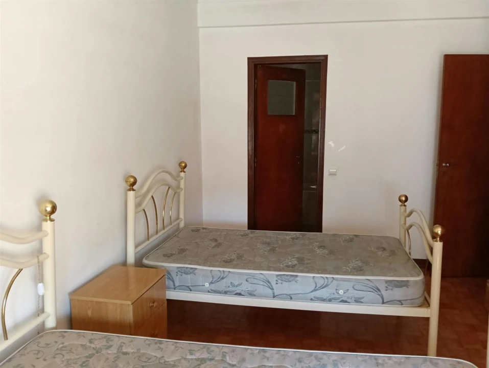Quarto para Arrendamento em Sé Nova, Santa Cruz, Almedina e São Bartolomeu Foto 2