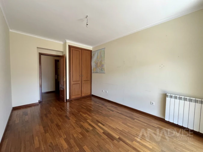 Apartamento T2 para Arrendamento em Viseu Foto 9