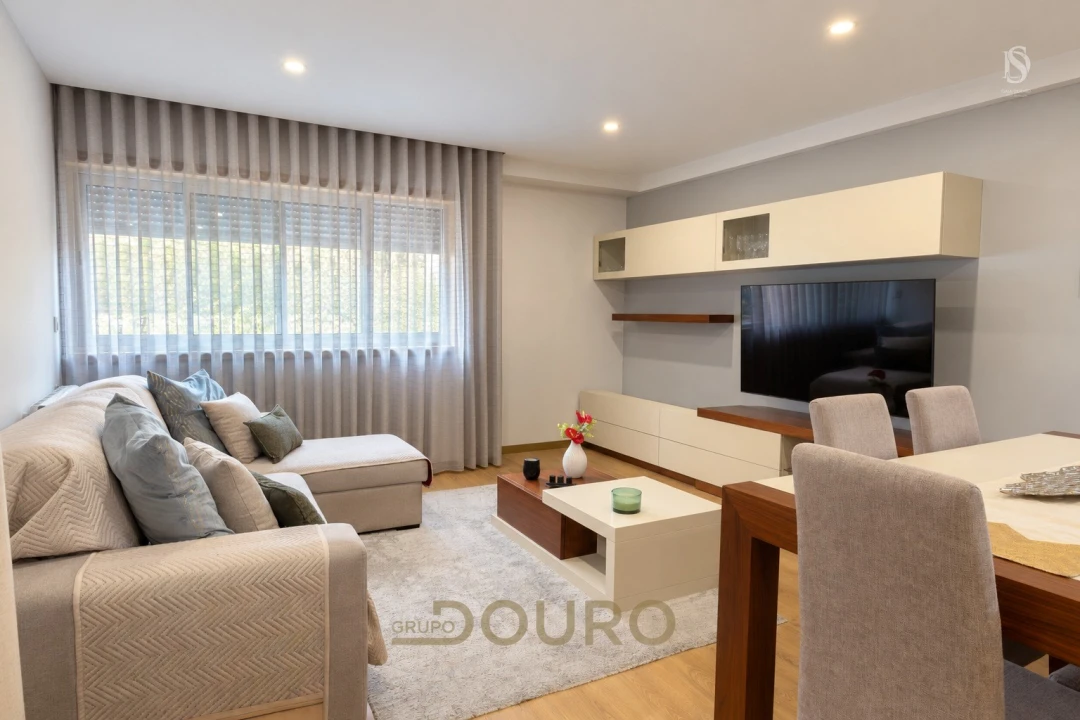 Apartamento T2 para Venda em Mafamude e Vilar do Paraíso Foto 1