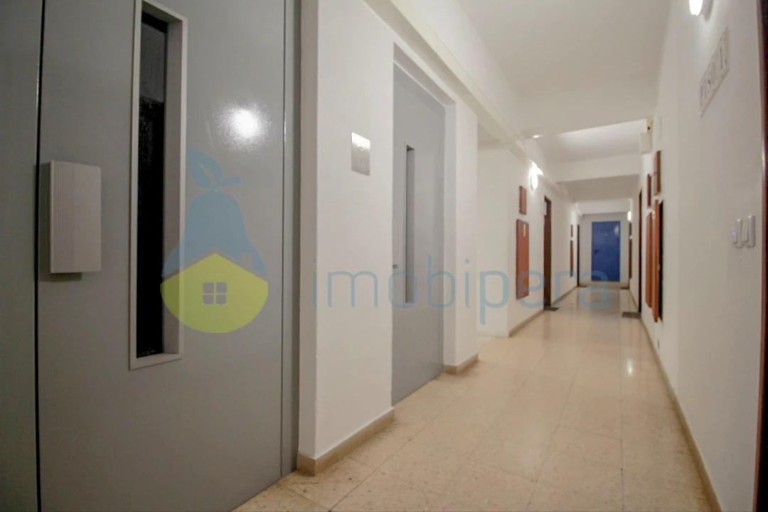 Apartamento T2 para Arrendamento em Armação de Pera Foto 21
