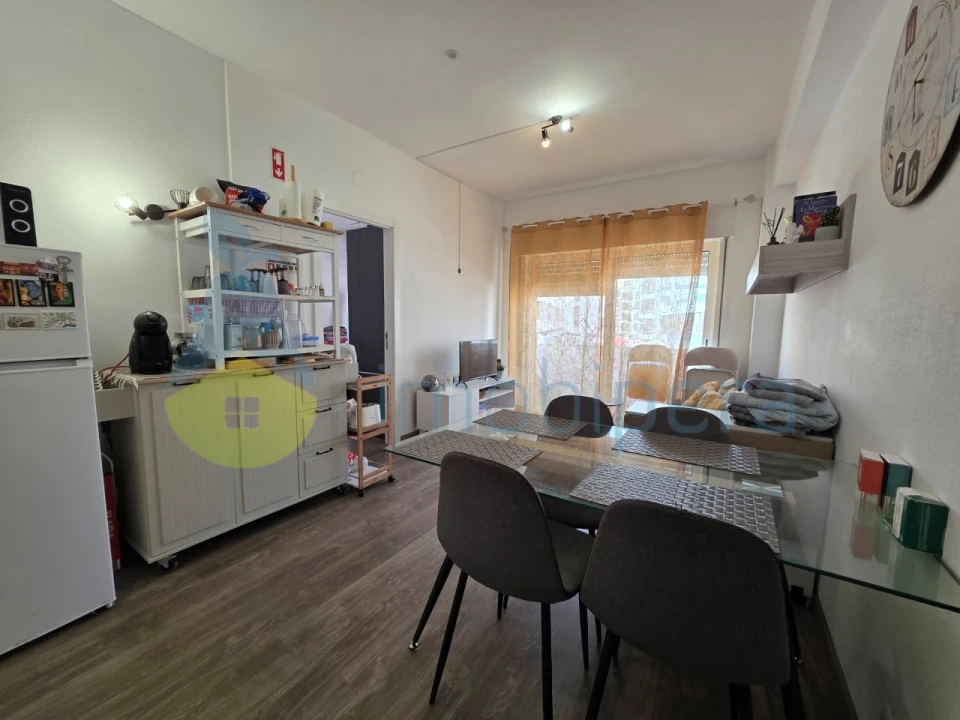 Apartamento T2 para Arrendamento em Armação de Pera Foto 5