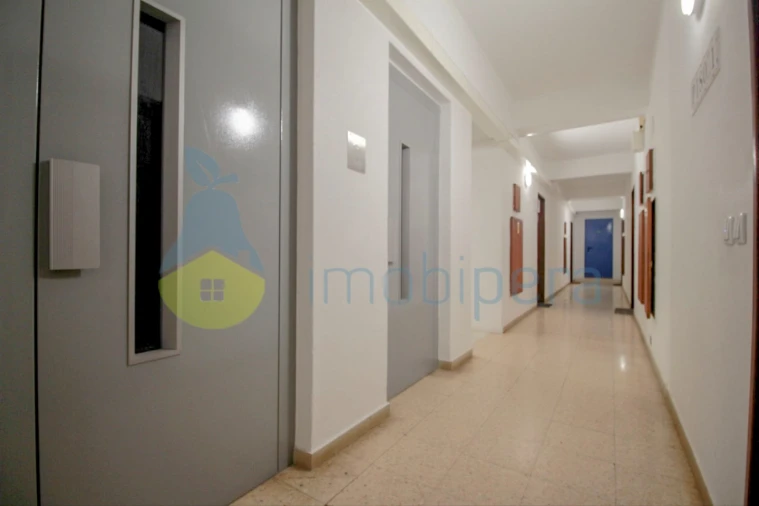 Apartamento T2 para Arrendamento em Armação de Pera Foto 21