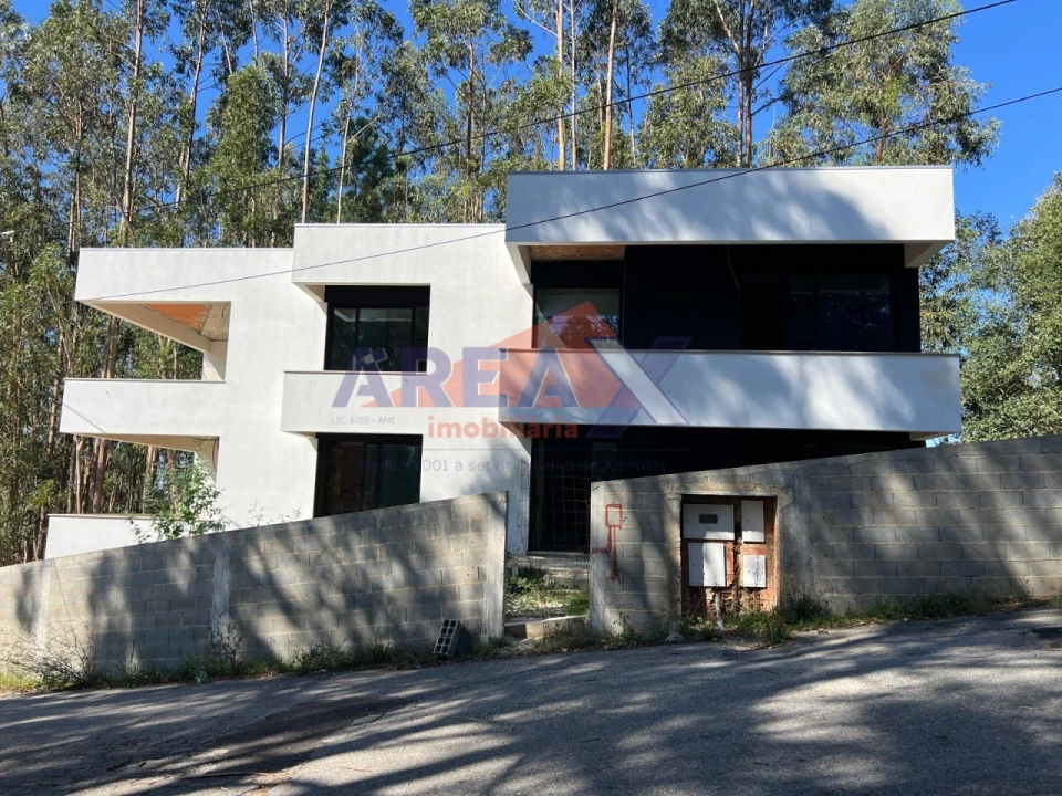 Moradia T3 para Venda em O. Azeméis, Riba-Ul, Ul, Macinhata Seixa, Madail Foto 1