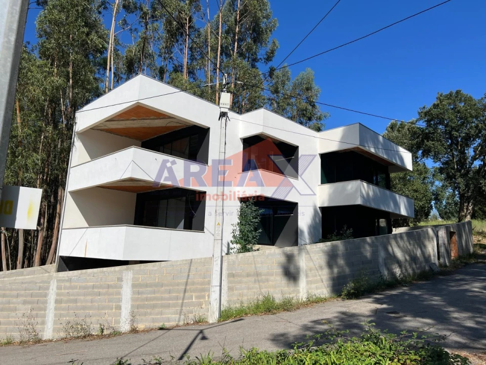 Moradia T3 para Venda em O. Azeméis, Riba-Ul, Ul, Macinhata Seixa, Madail Foto 2