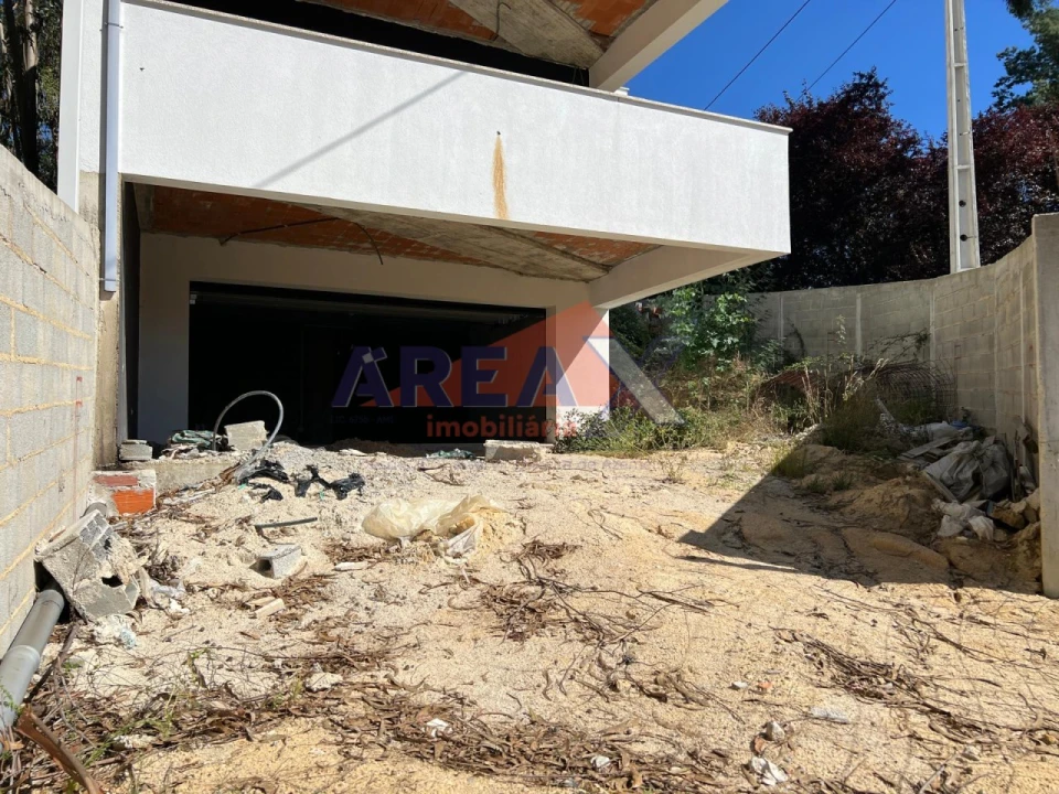 Moradia T3 para Venda em O. Azeméis, Riba-Ul, Ul, Macinhata Seixa, Madail Foto 4