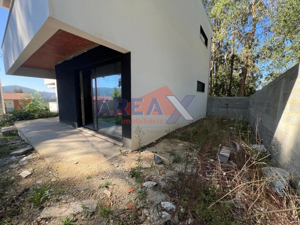Moradia T3 para Venda em O. Azeméis, Riba-Ul, Ul, Macinhata Seixa, Madail Foto 6
