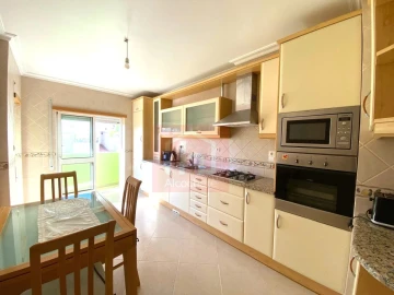 Quarto para Arrendamento em Alcochete
