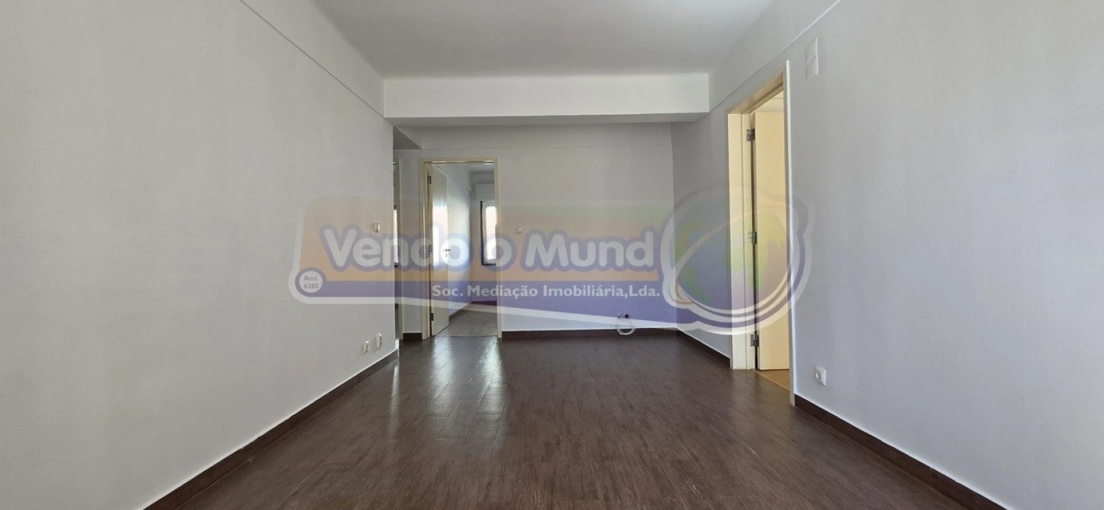Apartamento T3 para Venda em Carnide Foto 3